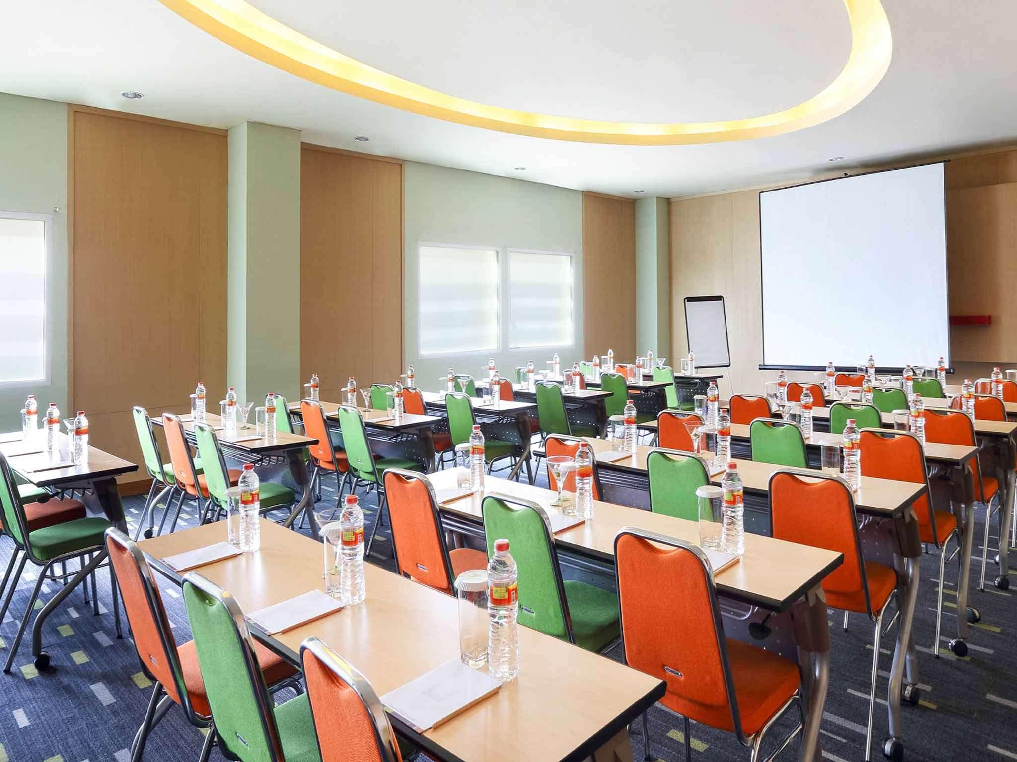 ibis Styles Yogyakarta Hotel Kültér fotó