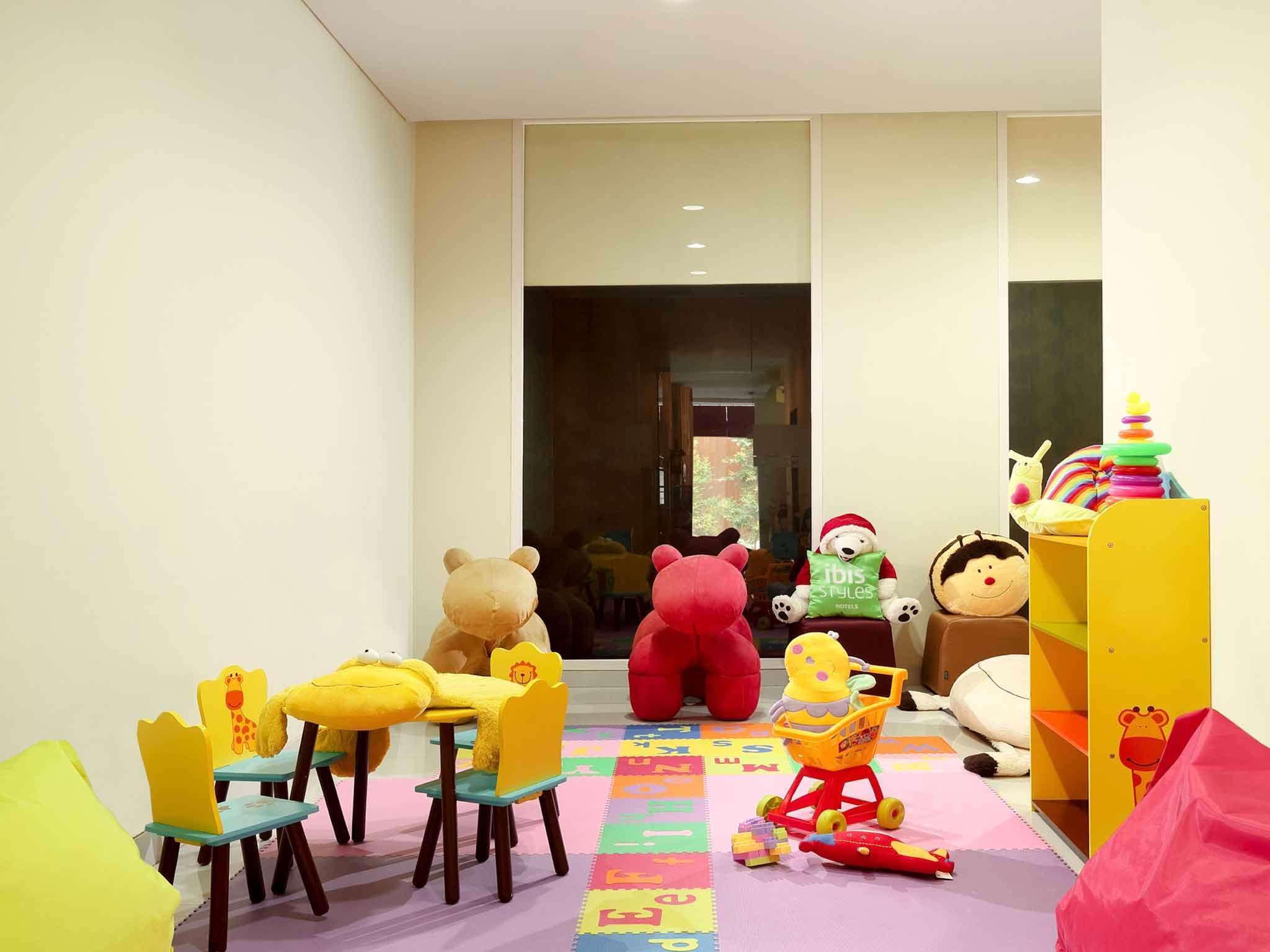 ibis Styles Yogyakarta Hotel Kültér fotó