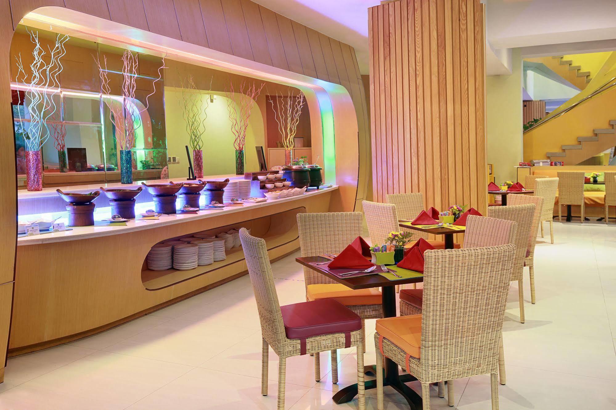ibis Styles Yogyakarta Hotel Kültér fotó