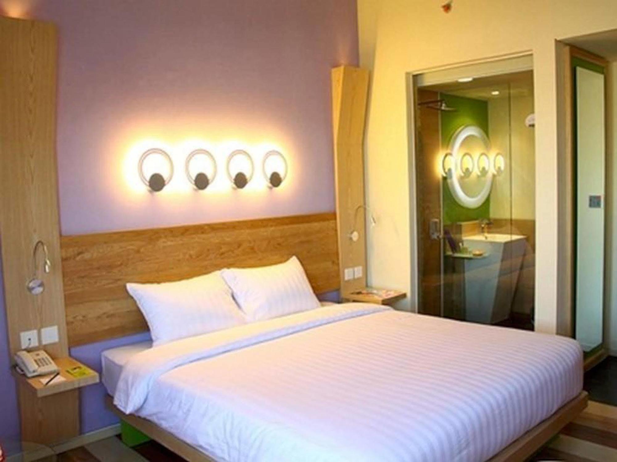 ibis Styles Yogyakarta Hotel Kültér fotó